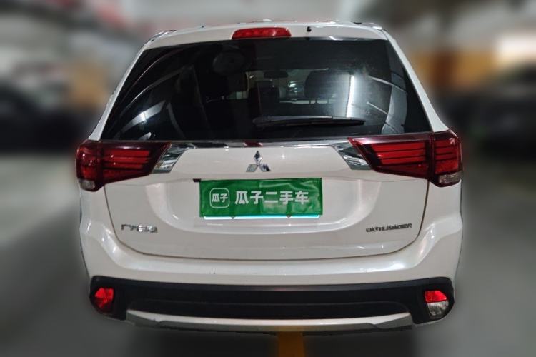 Used Mitsubishi Outlander 2018 2.0L Two-Wheel Drive Glory Edition 5 Seats Rear