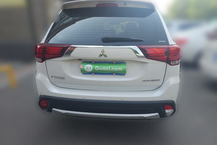 Used Mitsubishi Outlander 2018 2.4L 4x4 Luxury Edition 7-Seater Rear