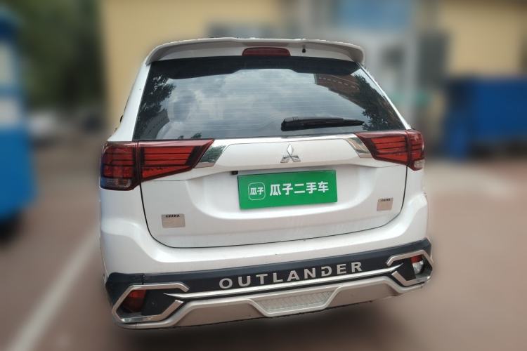 Used Mitsubishi Outlander 2018 2.0L Two-Wheel Drive Glory Edition 5 Seats Rear