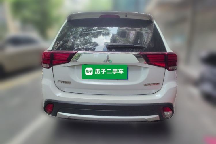 Used Mitsubishi Outlander 2018 2.0L Two-Wheel-Drive Jiale Edition 7-Seater Rear