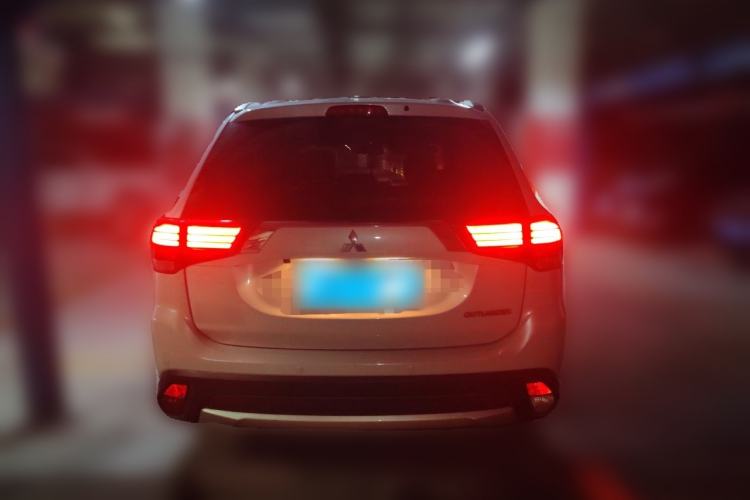 Used Mitsubishi Outlander 2018 2.4L 4x4 Luxury Edition 7-Seater Rear