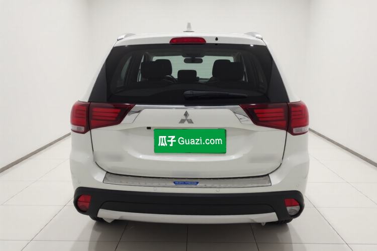 Used Mitsubishi Outlander 2018 2.0L Two-Wheel Drive Glory Edition 5 Seats Rear