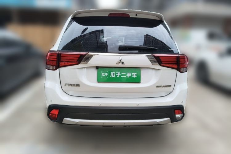 Used Mitsubishi Outlander 2018 2.4L 4x4 Elite Edition 5 Seats Rear