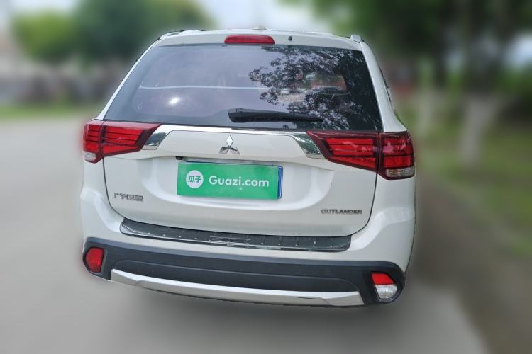 Used Mitsubishi Outlander 2018 2.0L Two-Wheel Drive Glory Edition 5 Seats Rear