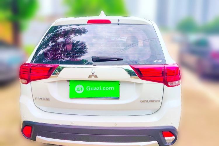 Used Mitsubishi Outlander 2018 2.4L 4x4 Luxury Edition 7-Seater Rear