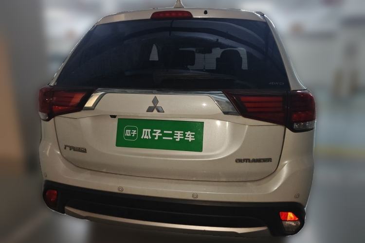 Used Mitsubishi Outlander 2018 2.4L 4x4 Elite Edition 5 Seats Rear