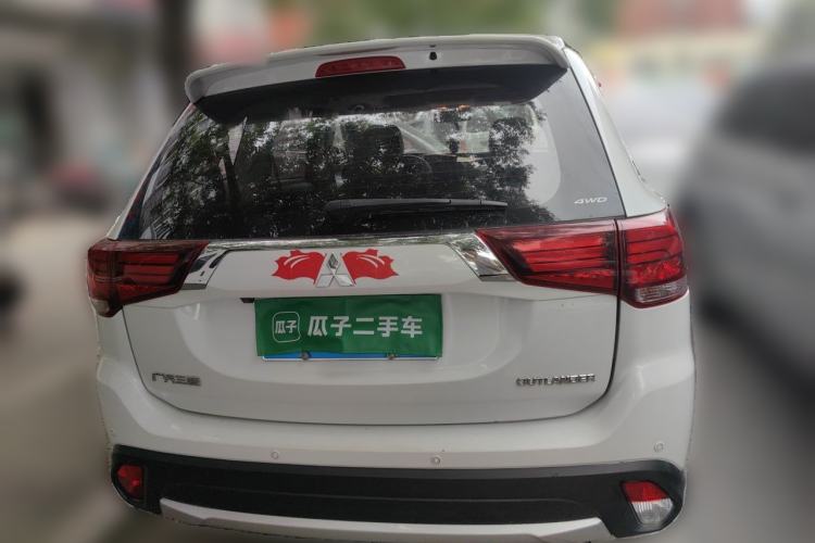 Used Mitsubishi Outlander 2018 2.4L 4x4 Luxury Edition 7-Seater Rear