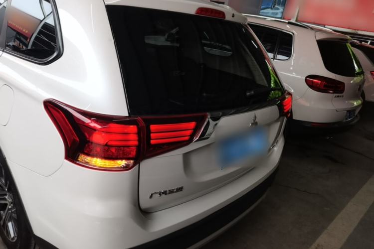 Used Mitsubishi Outlander 2018 2.0L Two-Wheel Drive Glory Edition 5 Seats Rear