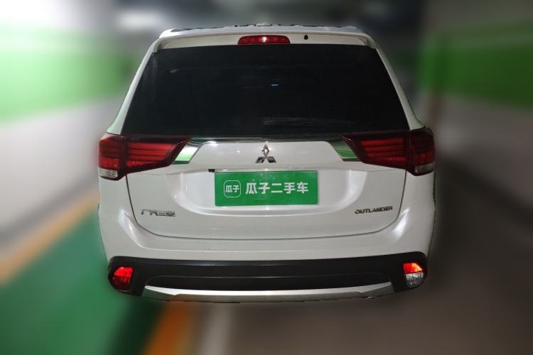 Used Mitsubishi Outlander 2018 2.0L Two-Wheel Drive Glory Edition 5 Seats Rear