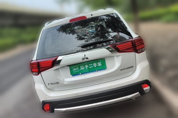 Used Mitsubishi Outlander 2018 2.0L Two-Wheel Drive Glory Edition 5 Seats Rear