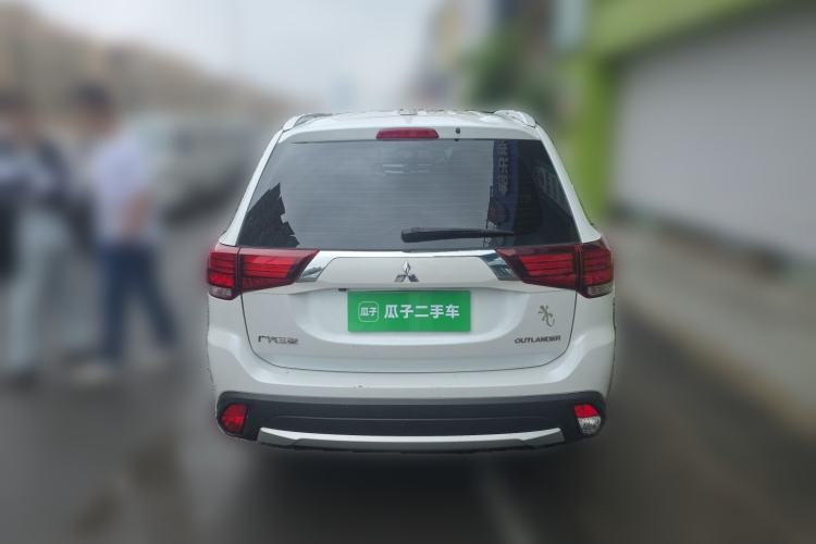 Used Mitsubishi Outlander 2018 2.0L Two-Wheel Drive Glory Edition 5 Seats Rear