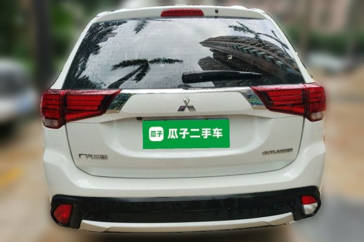 Used Mitsubishi Outlander 2018 2.0L Two-Wheel Drive Glory Edition 5 Seats Rear