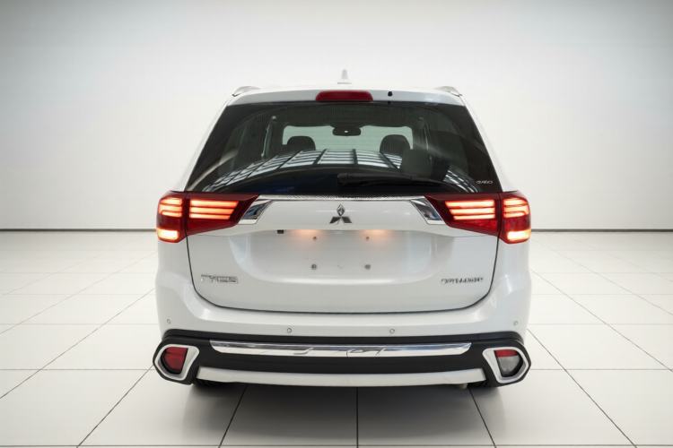 Used Mitsubishi Outlander 2018 2.4L 4x4 Elite Edition 5 Seats Rear