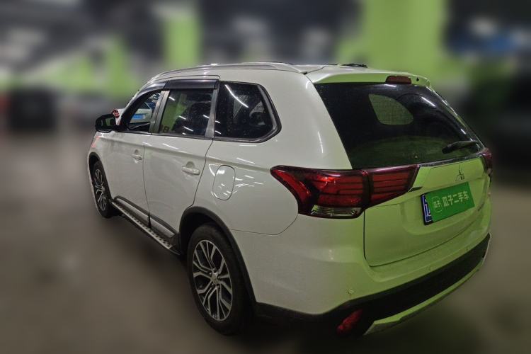 Used Mitsubishi Outlander 2018 2.0L Two-Wheel Drive Glory Edition 5 Seats Rear Left 45 Deg