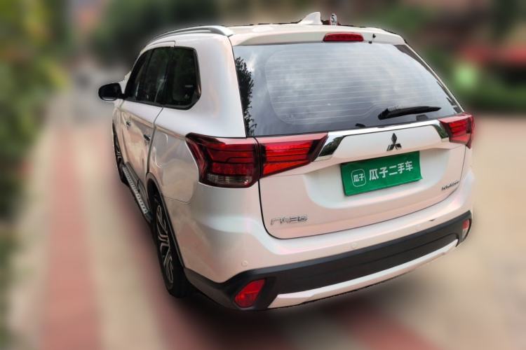 Used Mitsubishi Outlander 2018 2.4L 4x4 Luxury Edition 7-Seater Rear Left 45 Deg
