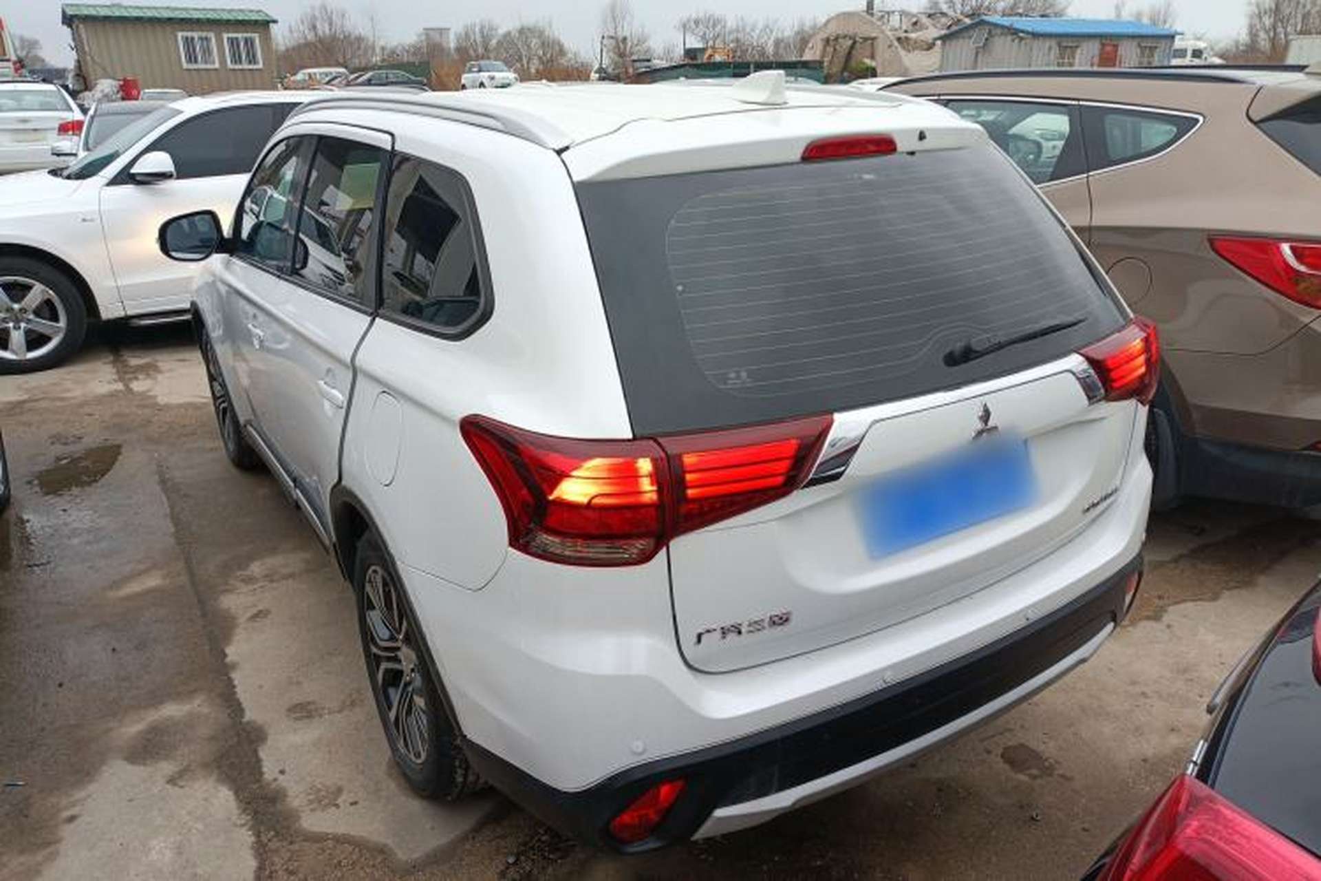 Used Mitsubishi Outlander 2018 2.0L Two-Wheel Drive Glory Edition 5 Seats Rear Left 45 Deg