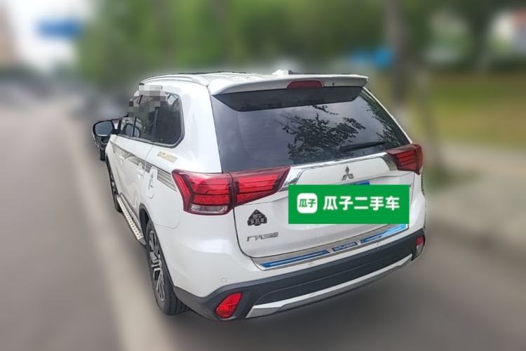 Used Mitsubishi Outlander 2018 2.0L Two-Wheel Drive Glory Edition 5 Seats Rear Left 45 Deg