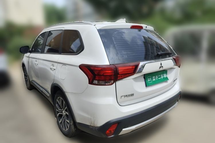 Used Mitsubishi Outlander 2018 2.0L Two-Wheel Drive Glory Edition 5 Seats Rear Left 45 Deg