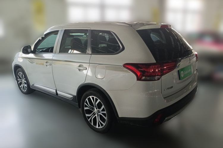 Used Mitsubishi Outlander 2018 2.0L Two-Wheel Drive Glory Edition 5 Seats Rear Left 45 Deg