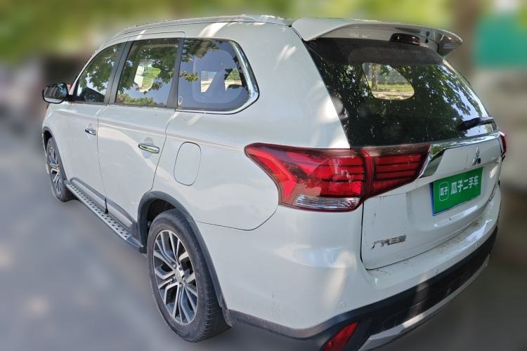Used Mitsubishi Outlander 2018 2.4L 4x4 Elite Edition 5 Seats Rear Left 45 Deg