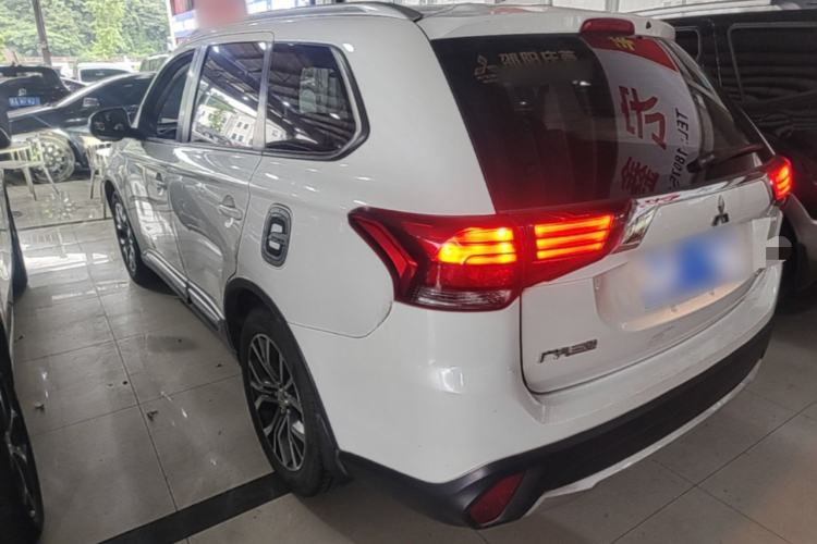 Used Mitsubishi Outlander 2018 2.0L Two-Wheel Drive Glory Edition 5 Seats Rear Left 45 Deg