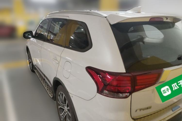 Used Mitsubishi Outlander 2018 2.0L Two-Wheel Drive Glory Edition 5 Seats Rear Left 45 Deg