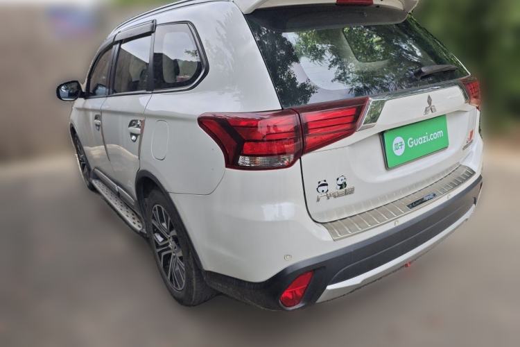 Used Mitsubishi Outlander 2018 2.0L Two-Wheel Drive Glory Edition 5 Seats Rear Left 45 Deg