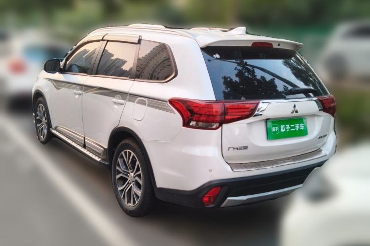 Used Mitsubishi Outlander 2018 2.0L Two-Wheel Drive Glory Edition 5 Seats Rear Left 45 Deg