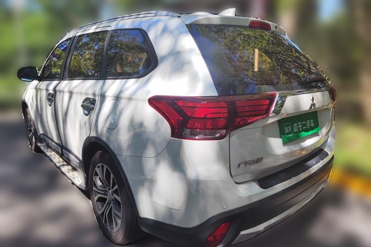 Used Mitsubishi Outlander 2018 2.0L Two-Wheel Drive Glory Edition 5 Seats Rear Left 45 Deg