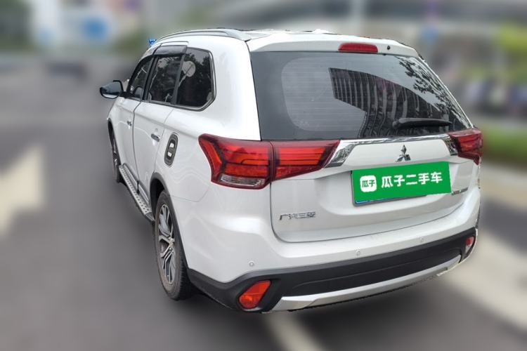 Used Mitsubishi Outlander 2018 2.4L 4x4 Luxury Edition 7-Seater Rear Left 45 Deg