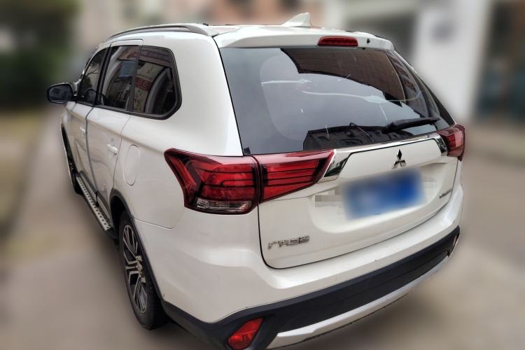 Used Mitsubishi Outlander 2018 2.0L Two-Wheel Drive Glory Edition 5 Seats Rear Left 45 Deg