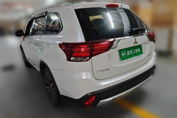 Used Mitsubishi Outlander 2018 2.0L Two-Wheel Drive Glory Edition 5 Seats Rear Left 45 Deg
