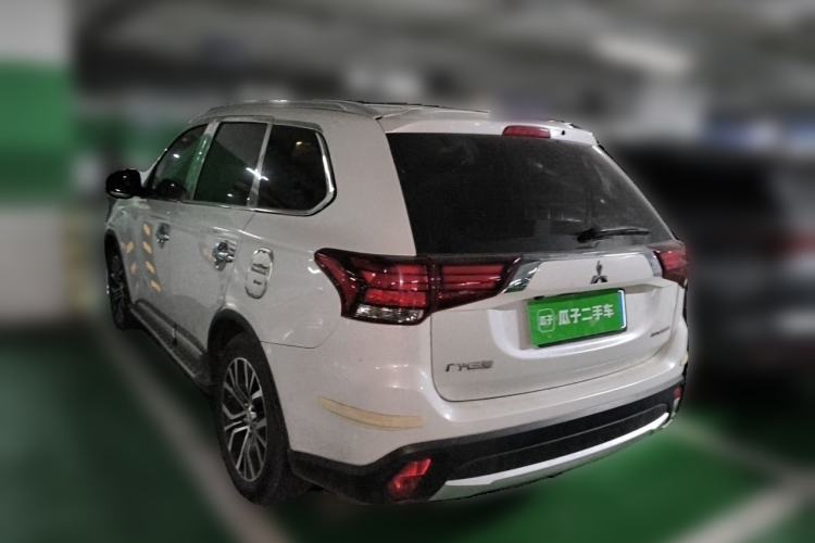 Used Mitsubishi Outlander 2018 2.0L Two-Wheel Drive Glory Edition 5 Seats Rear Left 45 Deg