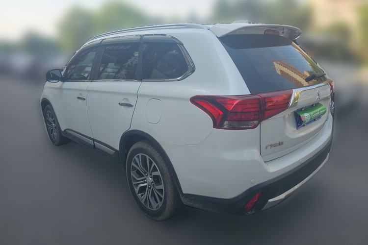 Used Mitsubishi Outlander 2018 2.4L 4x4 Luxury Edition 7-Seater Rear Left 45 Deg