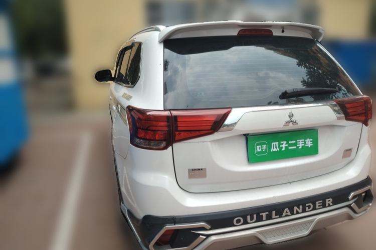 Used Mitsubishi Outlander 2018 2.0L Two-Wheel Drive Glory Edition 5 Seats Rear Left 45 Deg