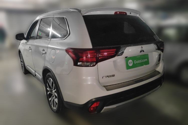 Used Mitsubishi Outlander 2018 2.0L Two-Wheel Drive Glory Edition 5 Seats Rear Left 45 Deg