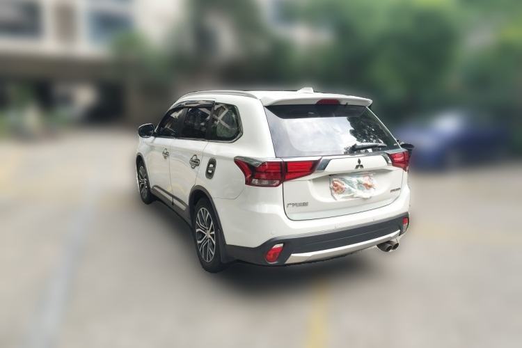 Used Mitsubishi Outlander 2018 2.4L 4x4 Luxury Edition 7-Seater Rear Left 45 Deg