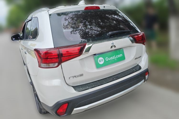 Used Mitsubishi Outlander 2018 2.0L Two-Wheel Drive Glory Edition 5 Seats Rear Left 45 Deg