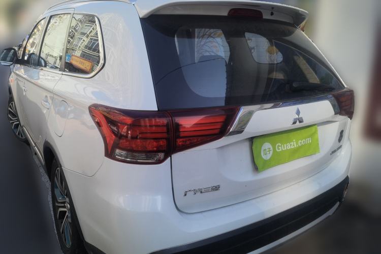 Used Mitsubishi Outlander 2018 2.0L Two-Wheel Drive Glory Edition 5 Seats Rear Left 45 Deg