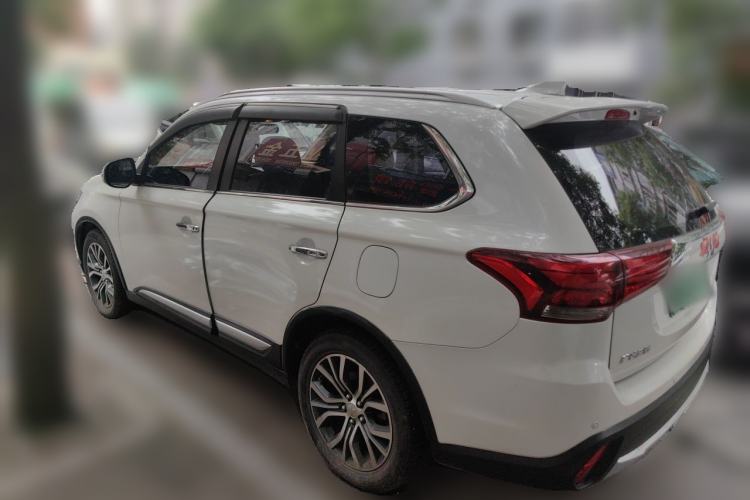 Used Mitsubishi Outlander 2018 2.4L 4x4 Luxury Edition 7-Seater Rear Left 45 Deg