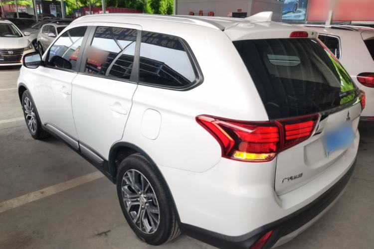 Used Mitsubishi Outlander 2018 2.0L Two-Wheel Drive Glory Edition 5 Seats Rear Left 45 Deg