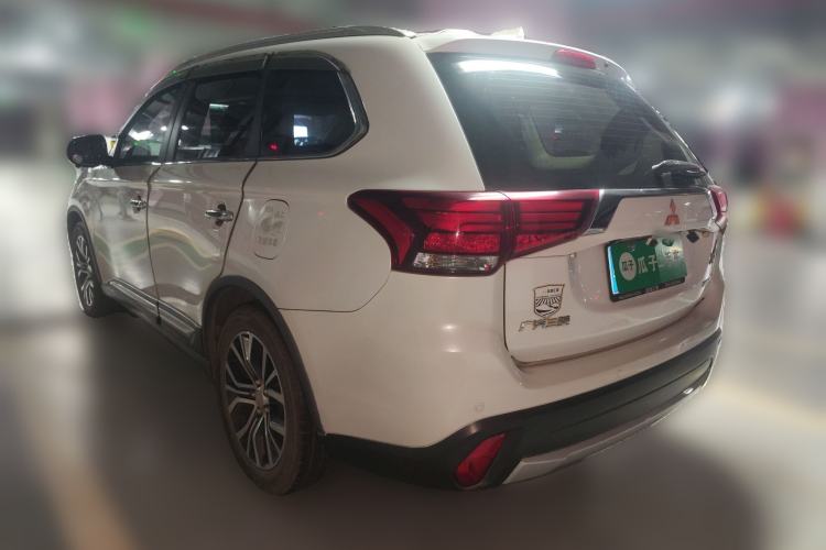 Used Mitsubishi Outlander 2018 2.4L 4x4 Luxury Edition 7-Seater Rear Left 45 Deg