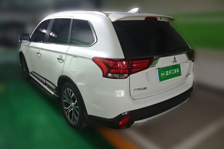 Used Mitsubishi Outlander 2018 2.0L Two-Wheel Drive Glory Edition 5 Seats Rear Left 45 Deg