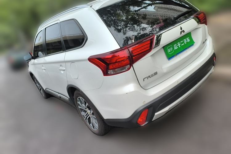 Used Mitsubishi Outlander 2018 2.0L Two-Wheel Drive Glory Edition 5 Seats Rear Left 45 Deg