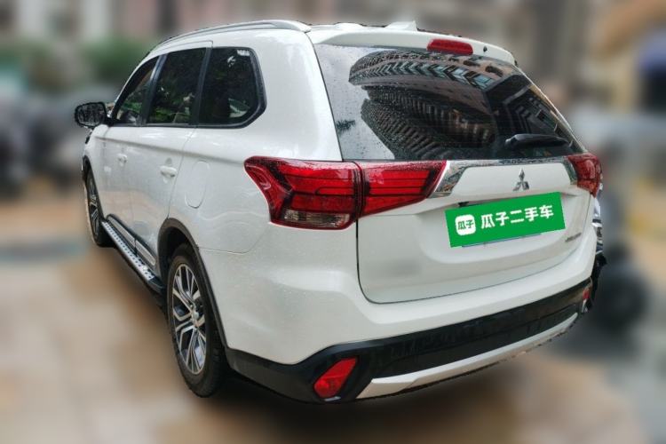 Used Mitsubishi Outlander 2018 2.0L Two-Wheel Drive Glory Edition 5 Seats Rear Left 45 Deg