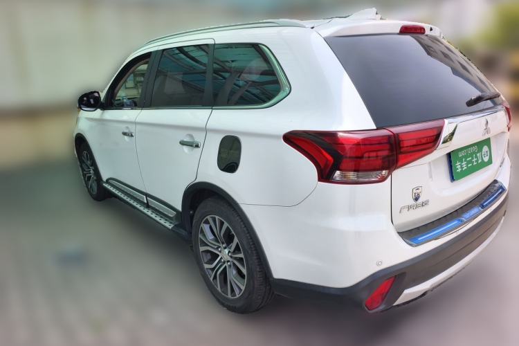 Used Mitsubishi Outlander 2018 2.4L 4x4 Elite Edition 5 Seats Rear Left 45 Deg