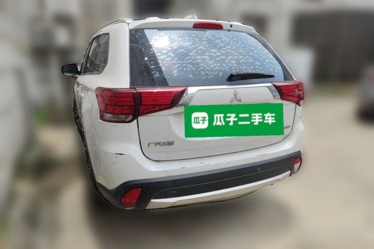 Used Mitsubishi Outlander 2018 2.0L Two-Wheel Drive Glory Edition 5 Seats Rear Left 45 Deg