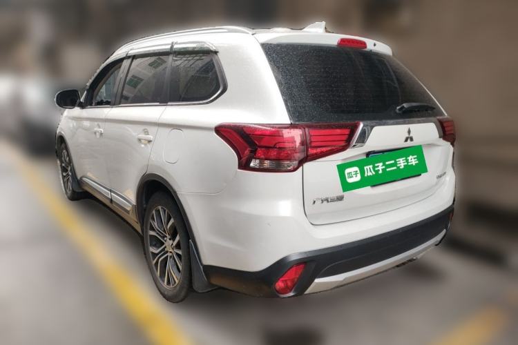 Used Mitsubishi Outlander 2018 2.0L Two-Wheel Drive Glory Edition 5 Seats Rear Left 45 Deg
