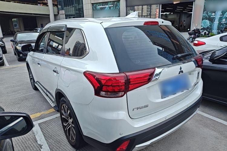 Used Mitsubishi Outlander 2018 2.4L 4x4 Elite Edition 5 Seats Rear Left 45 Deg