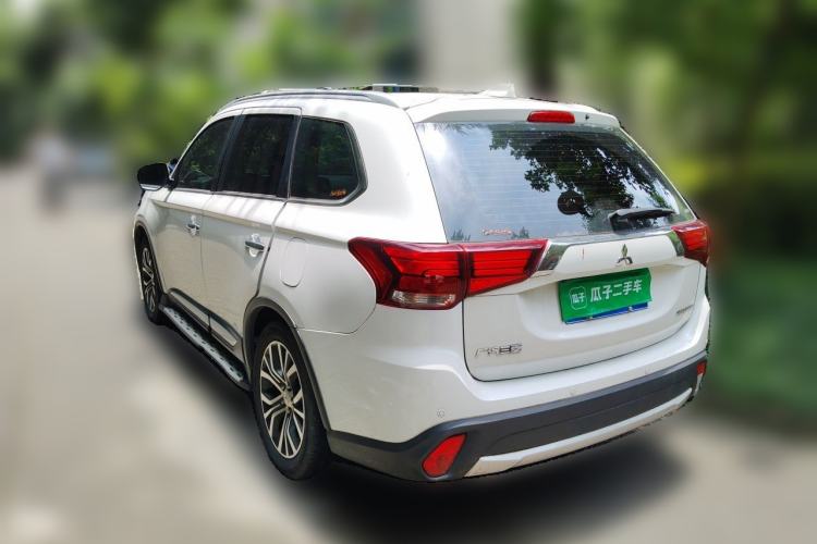Used Mitsubishi Outlander 2018 2.4L 4x4 Luxury Edition 7-Seater Rear Left 45 Deg